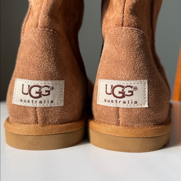 UGG Australia Women's Lo Pro Button Fold Over boots in chestnut suede Like New - Picture 4 of 13